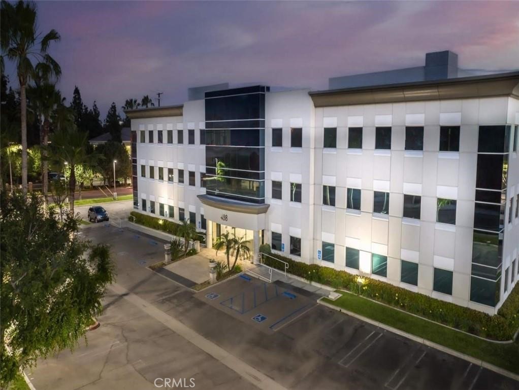 Professionally managed, free surface parking and close to USC Arcadia Hospital of Southern California and the 210 freeway.
488 East Santa Clara Street - Suite 206
$2.65/sf a month NNN
4,432 rsf / 3,811 usf