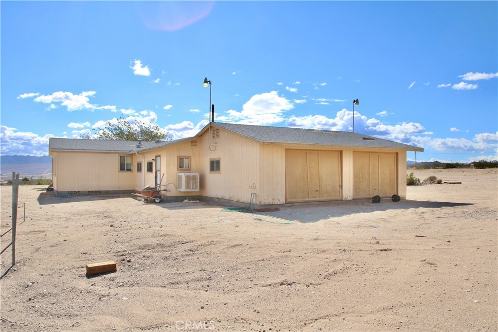 Photo 2 of 36 of 1427 Applegate Way mobile home