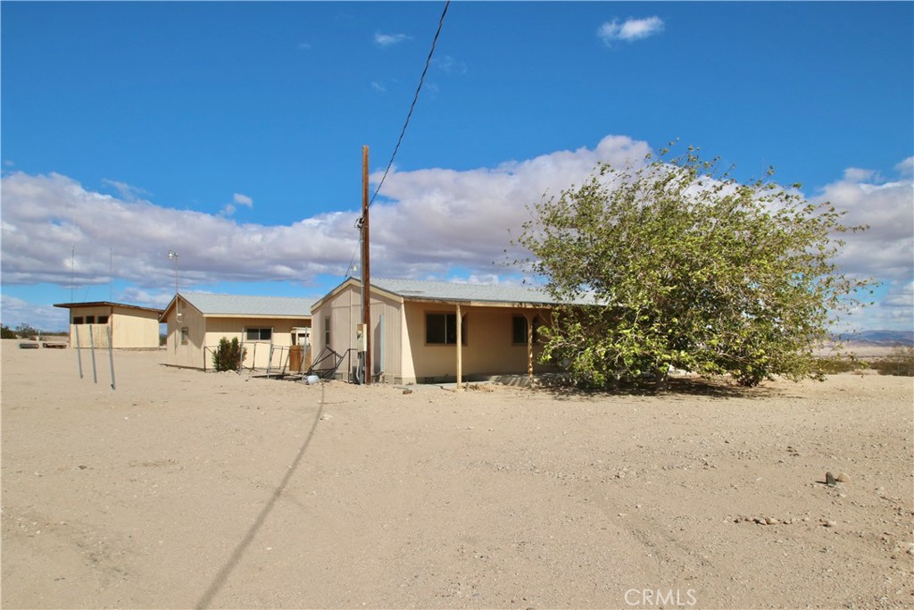 Photo 1 of 36 of 1427 Applegate Way mobile home