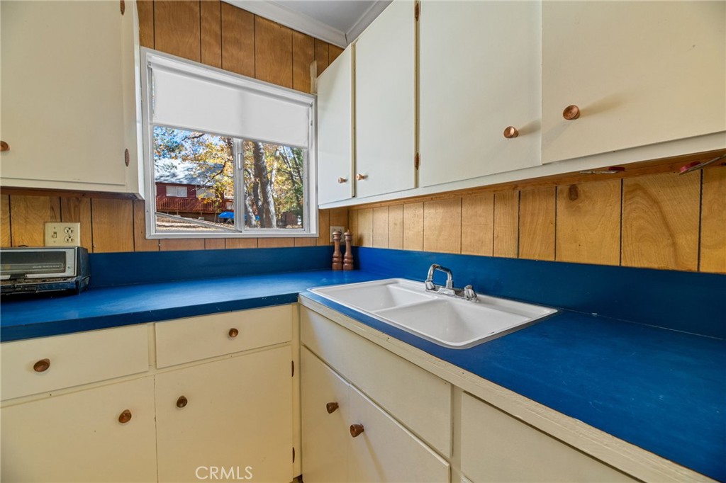 Photo 8 of 16 of 33521 Holcomb Creek Circle house