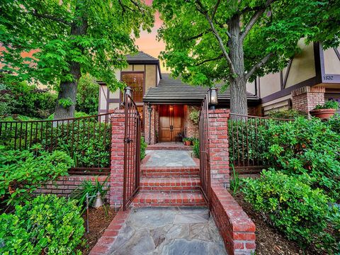 A home in North Tustin