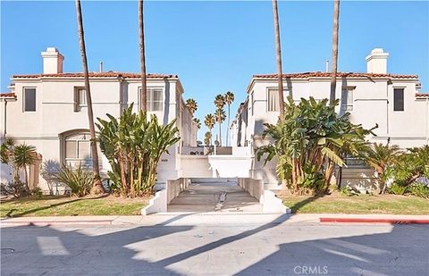 A home in El Segundo