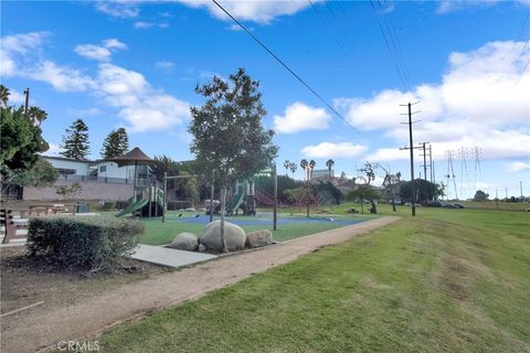 A home in El Segundo