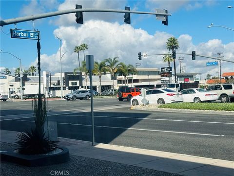 2790 Harbor 116 Costa Mesa CA 92626