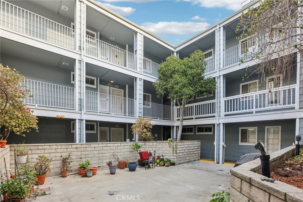 3401 E Wilton Street 104