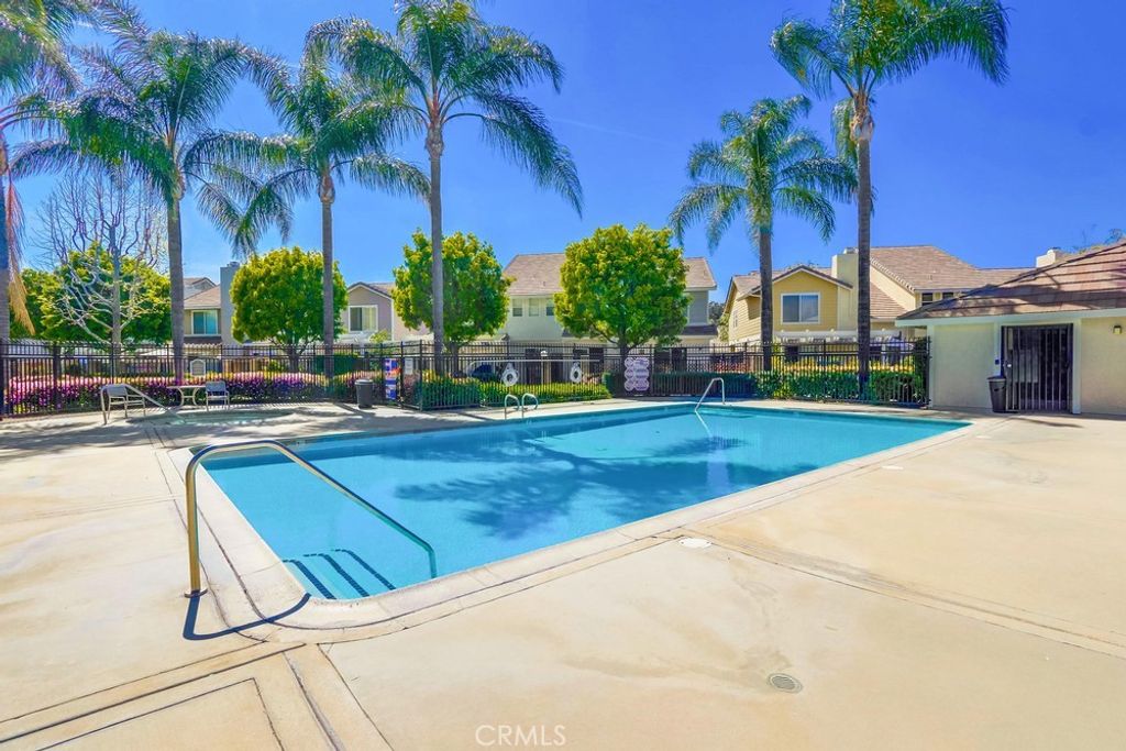 listing image 130729397794988750527