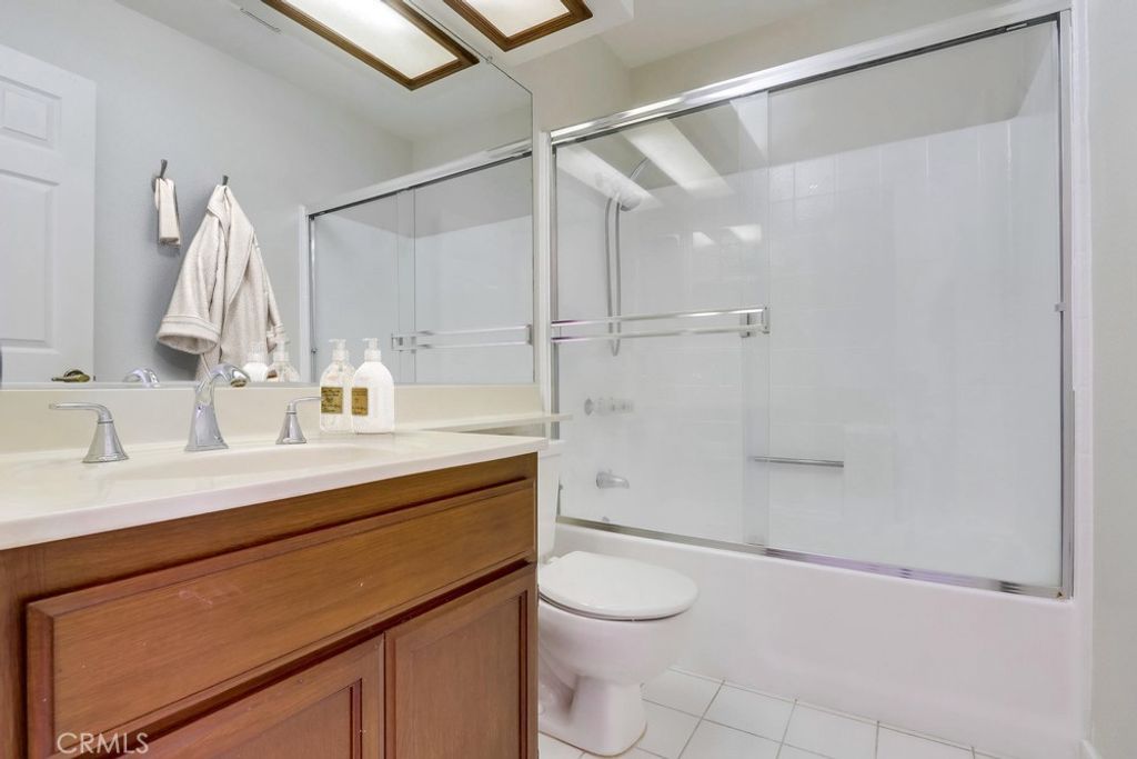 listing image 130721524645149803407