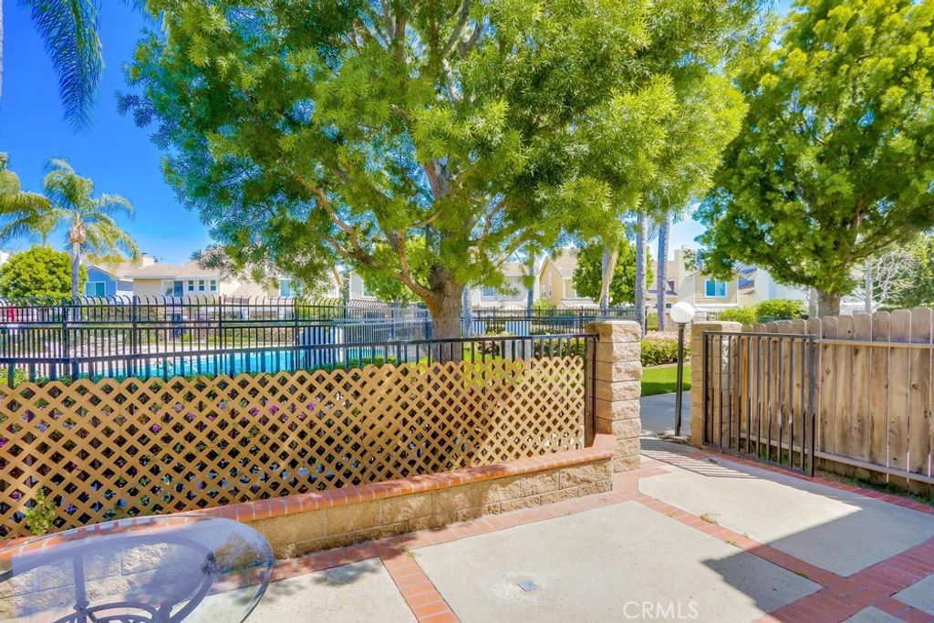 listing image 130722475789246125655