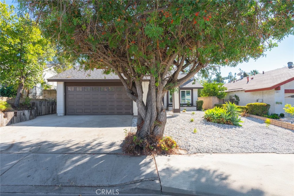 2710 E Maureen Street