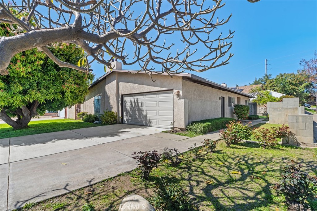 945 Redbud St.