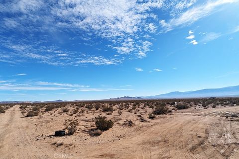 Photo of 8 Northside Rd, Lucerne Valley, CA 92356 (MLS # OC23198153)