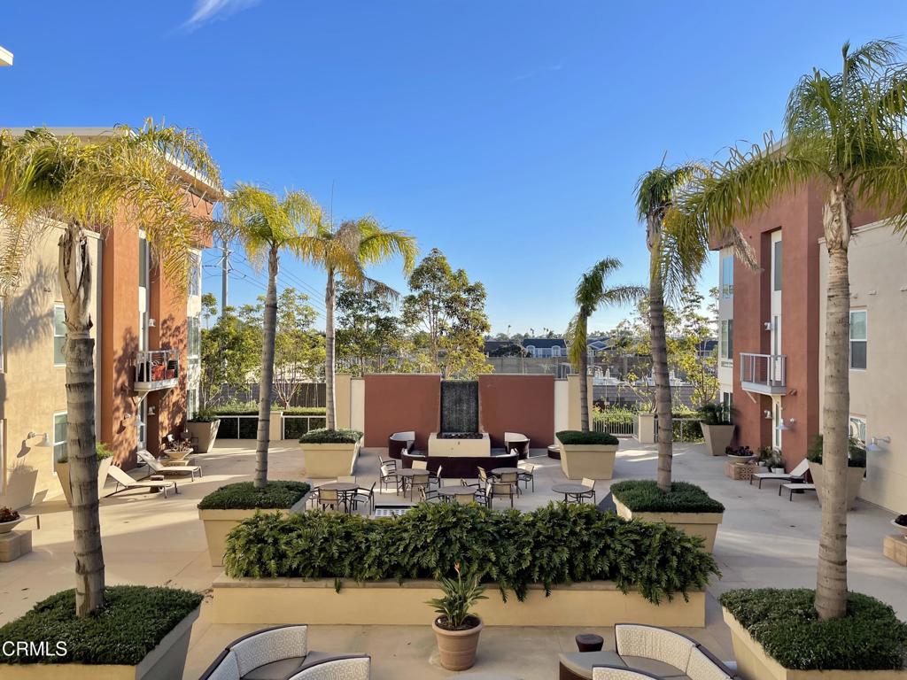 1901 Victoria Avenue 215