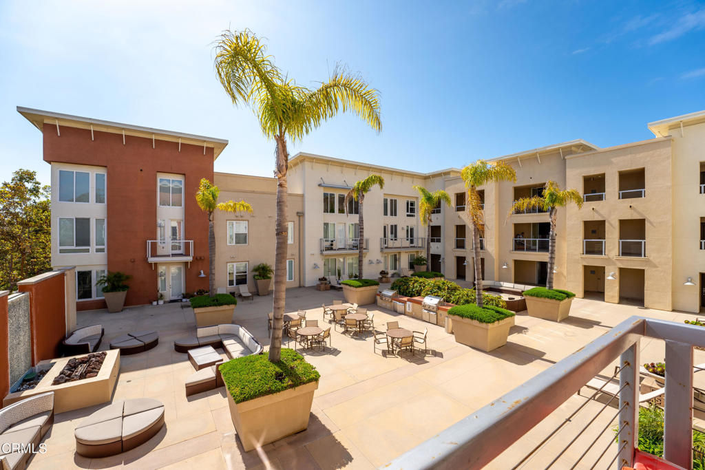 1901 Victoria Avenue 215