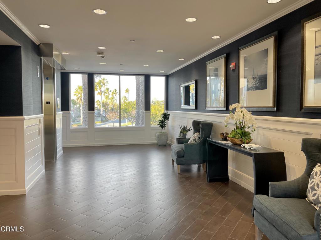 1901 Victoria Avenue 215