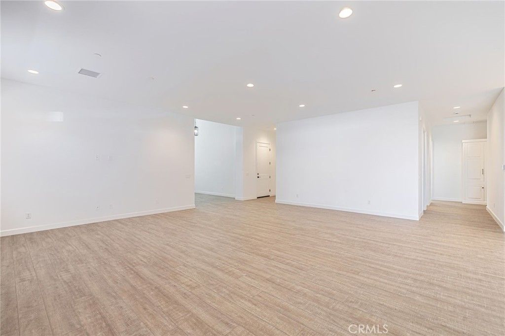 listing image 130729311094227465836