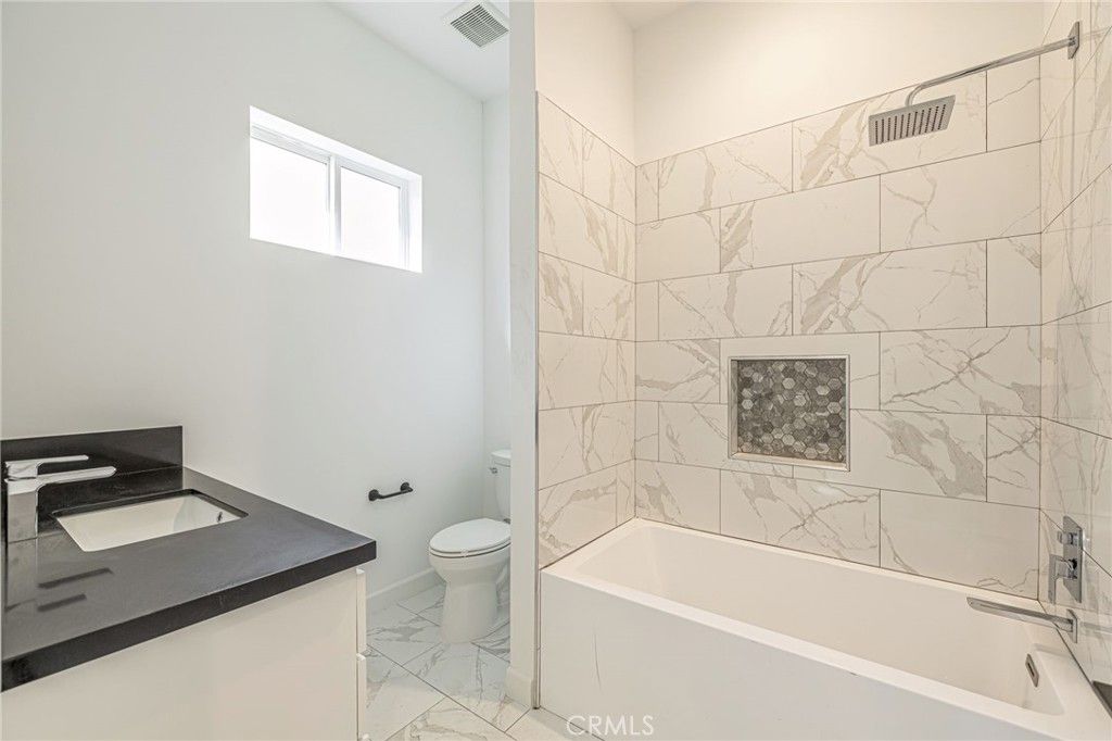listing image 130723402045902124110