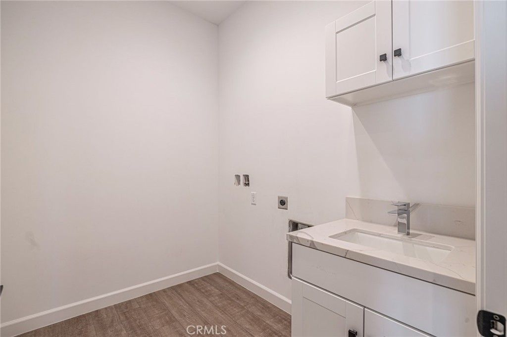 listing image 130724955206371285774