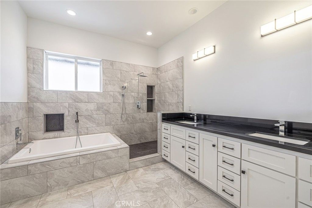 listing image 130726129390426423247