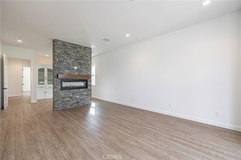 listing image 130725302084541600262