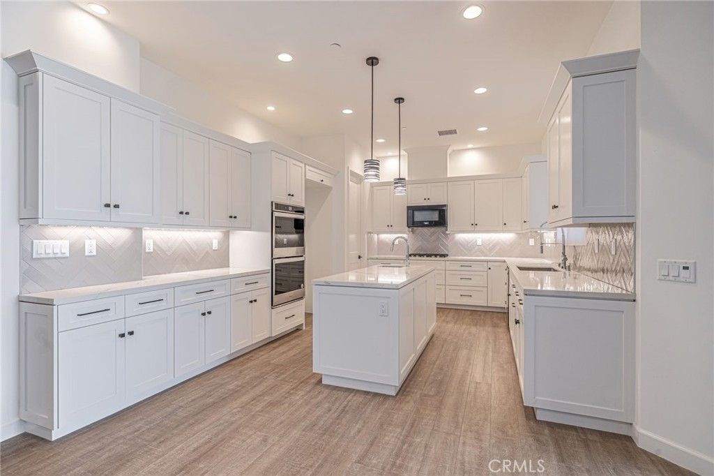 listing image 130728286836352326799