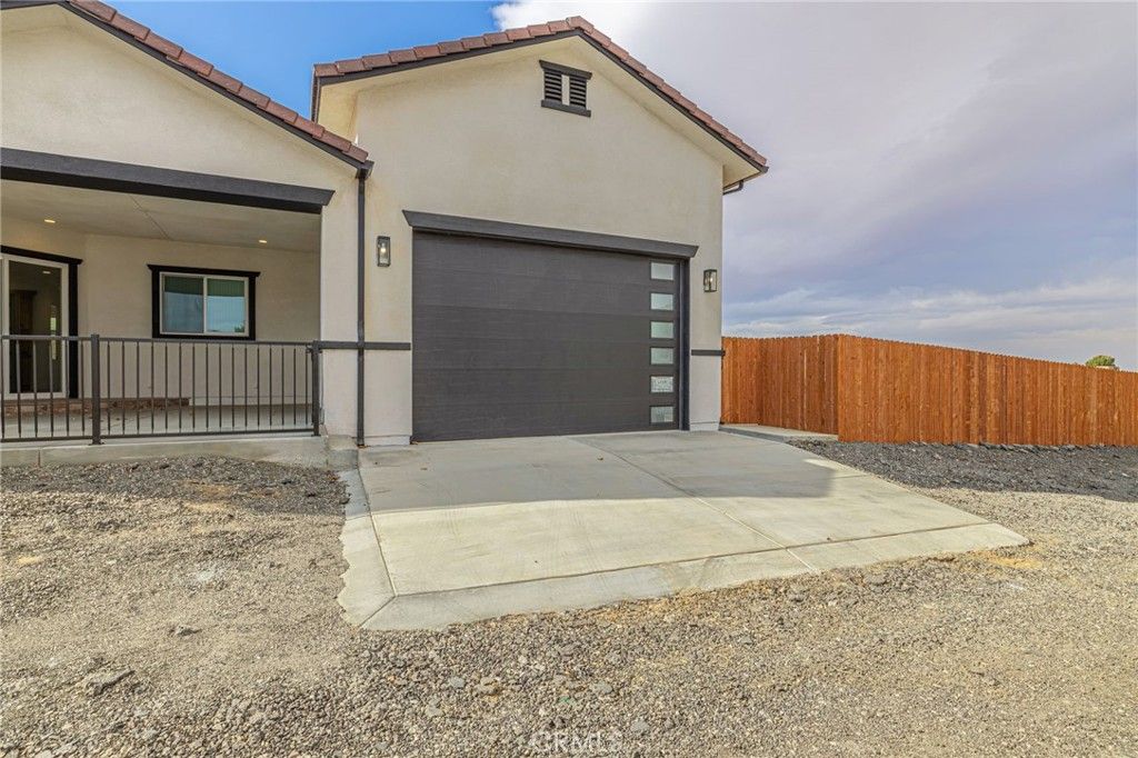 listing image 130727527324684872233