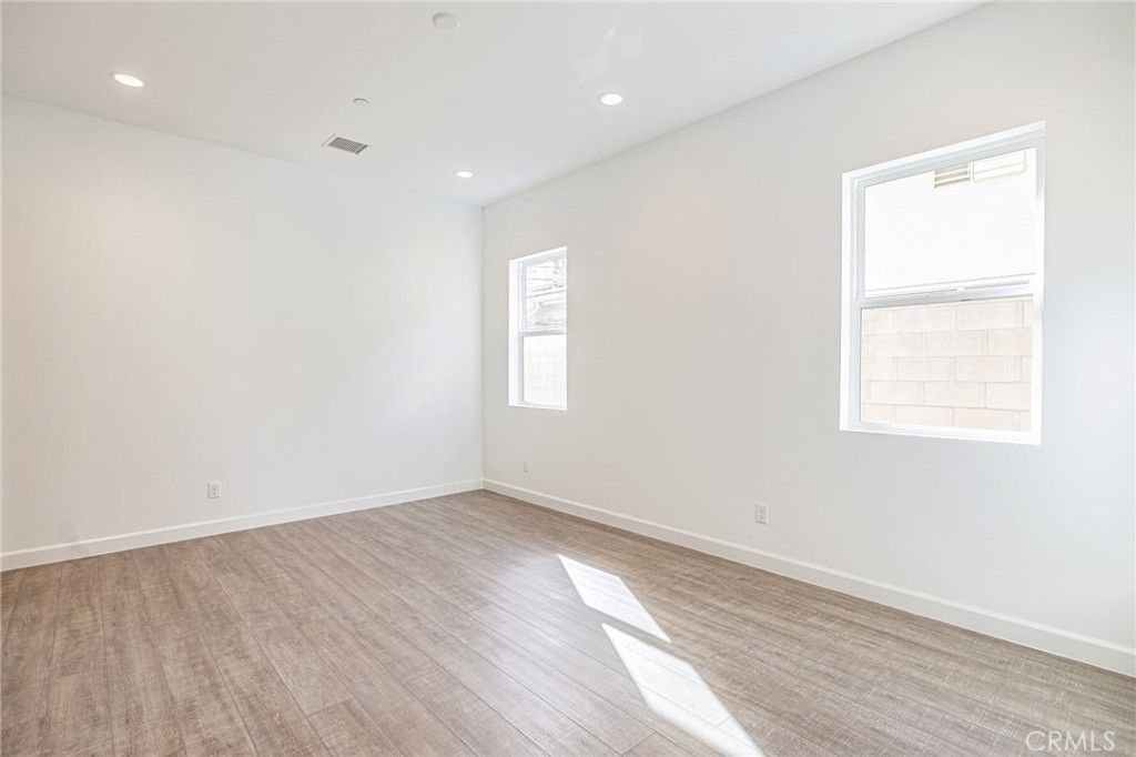 listing image 130729161112846502487