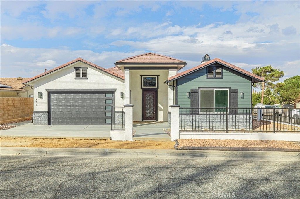 listing image 130724839099836375823