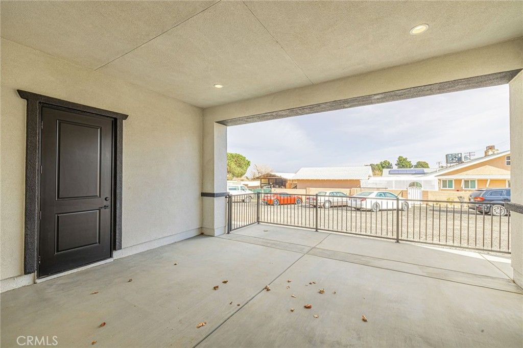 listing image 130720510605815957378