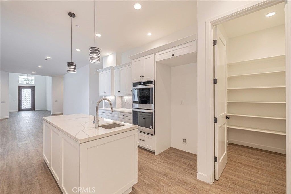 listing image 130727575724265652638