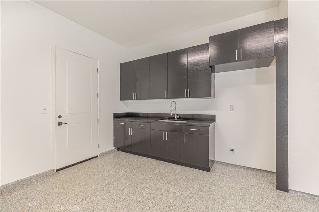 listing image 130728957077889970931