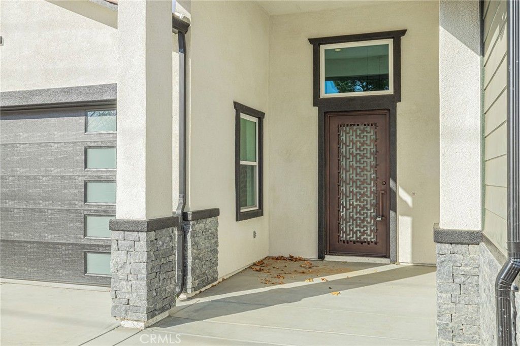 listing image 130725406125475981972
