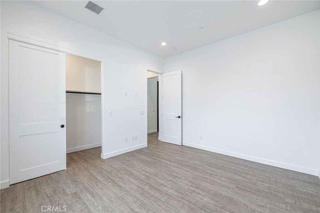 listing image 130726461114854135829