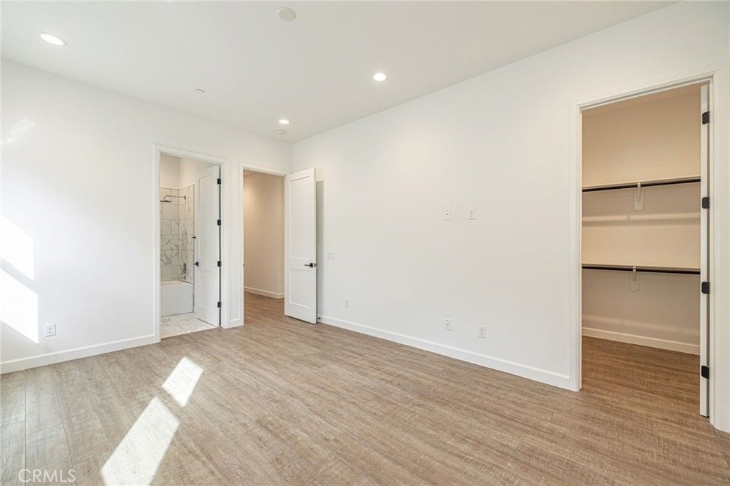 listing image 130720379956898112466