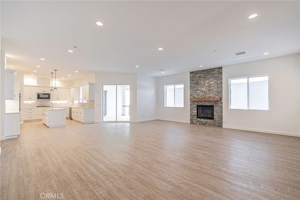 listing image 130727720073158257209