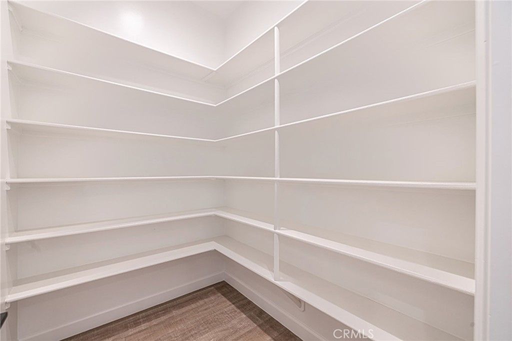 listing image 130721240263548495888