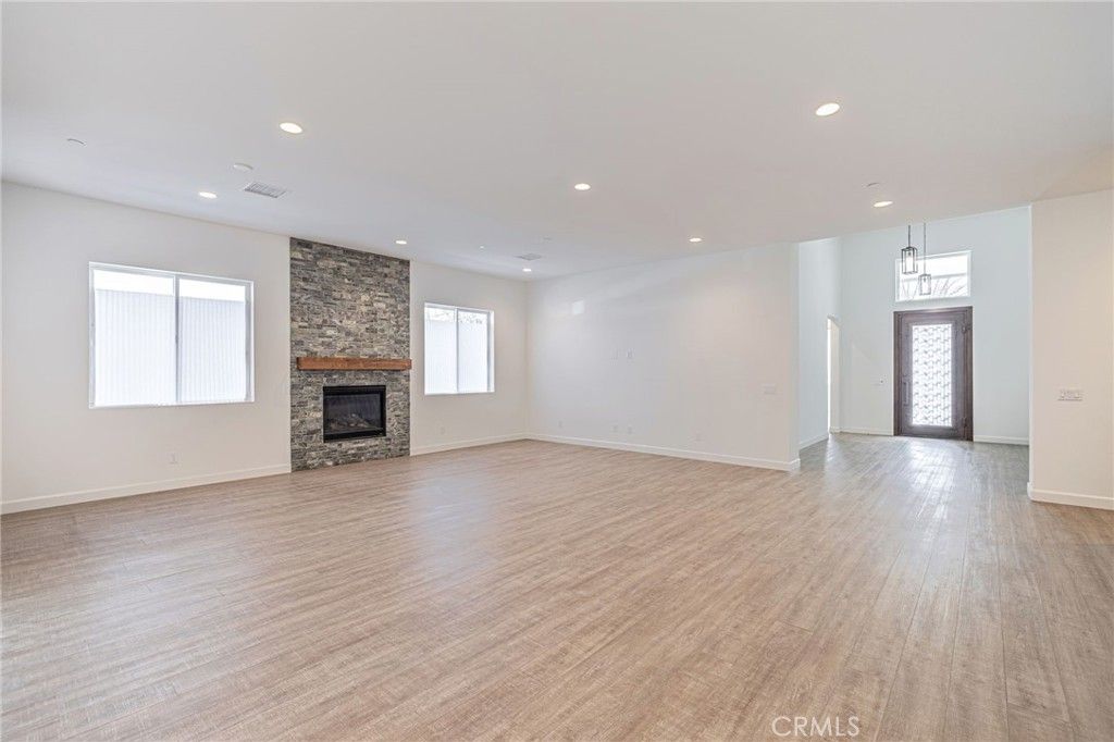 listing image 130729936624996179807