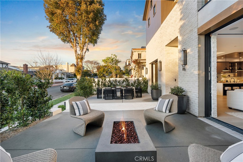 Corona del Mar North of PCH (CNHW) - Residential
