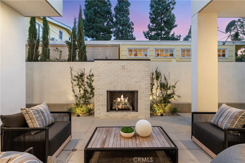 Corona del Mar North of PCH (CNHW) - Residential