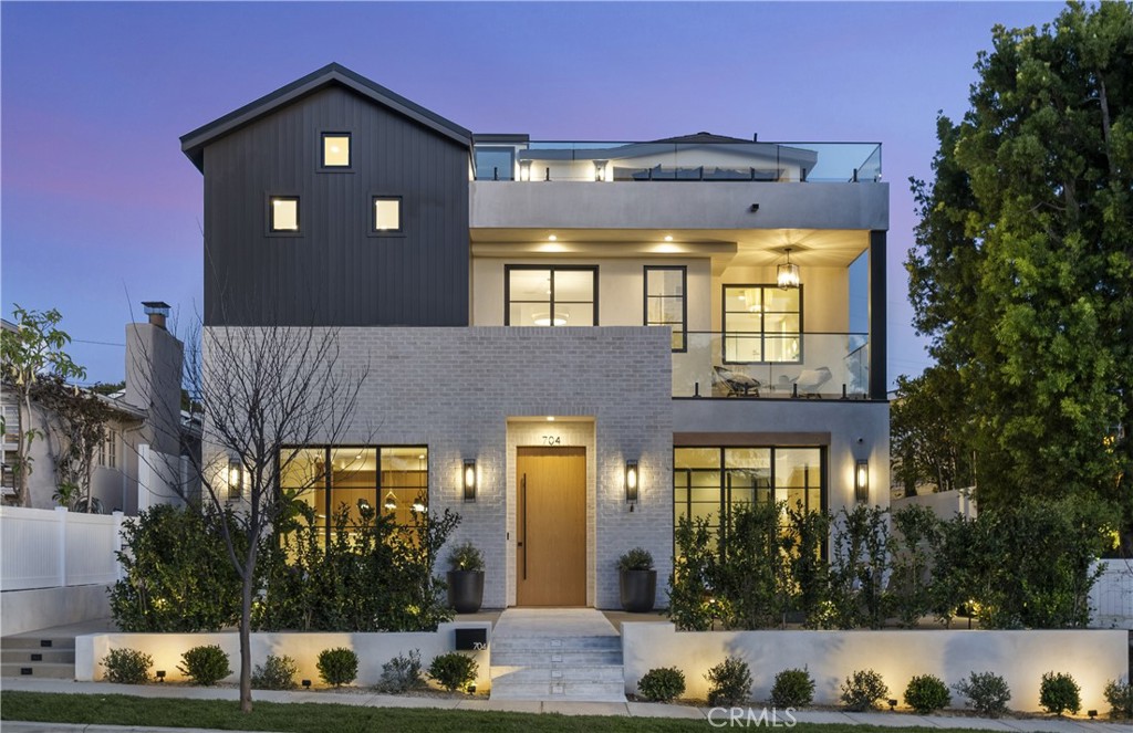 Corona del Mar North of PCH (CNHW) - Residential