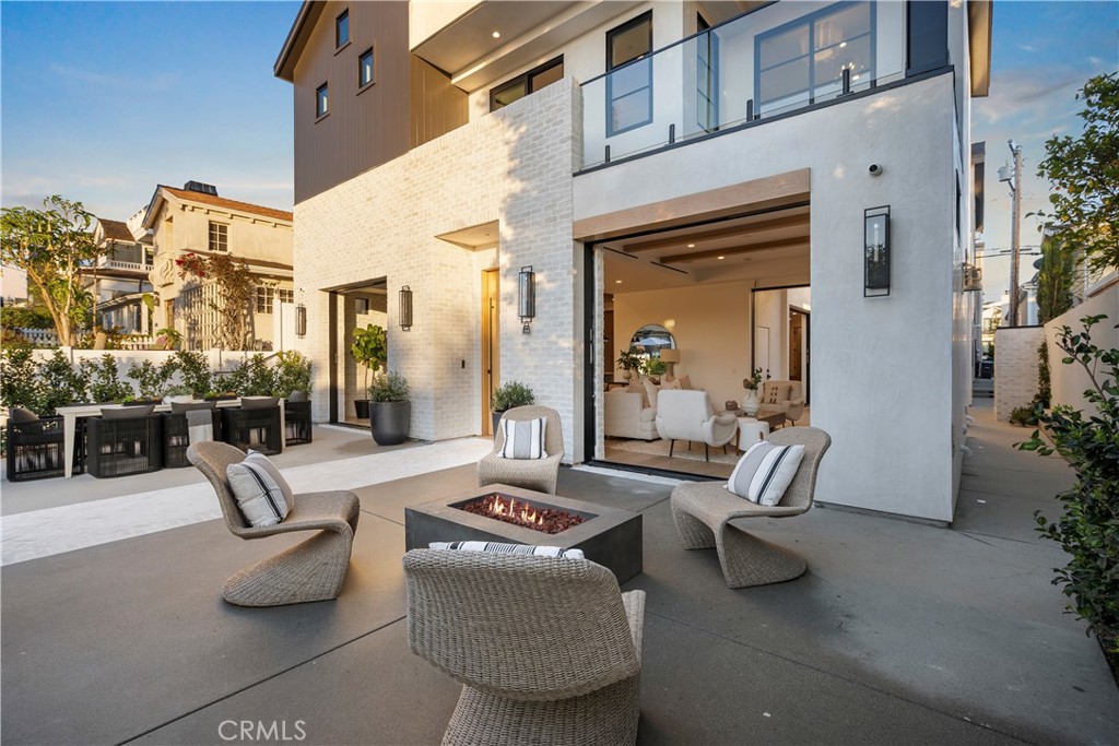 Corona del Mar North of PCH (CNHW) - Residential