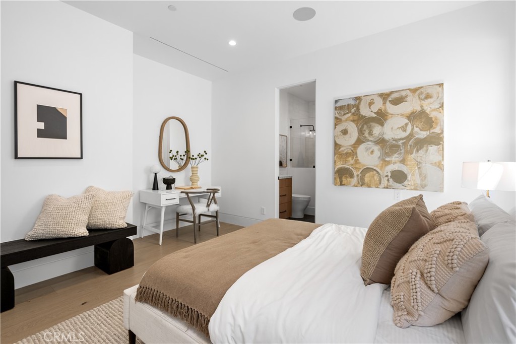 Corona del Mar North of PCH (CNHW) - Residential