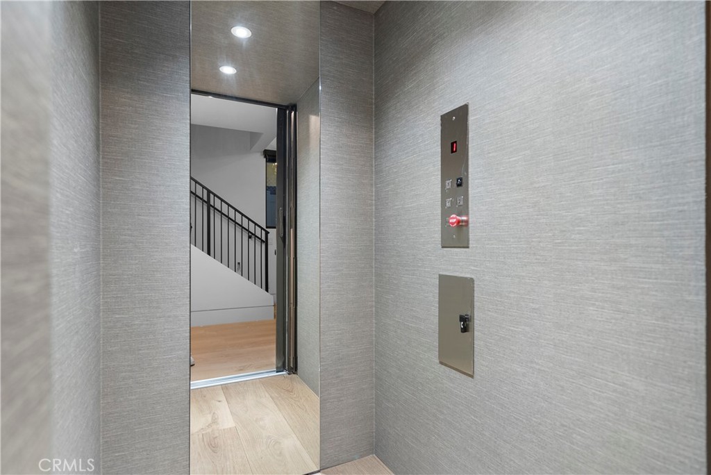 Corona del Mar North of PCH (CNHW) - Residential