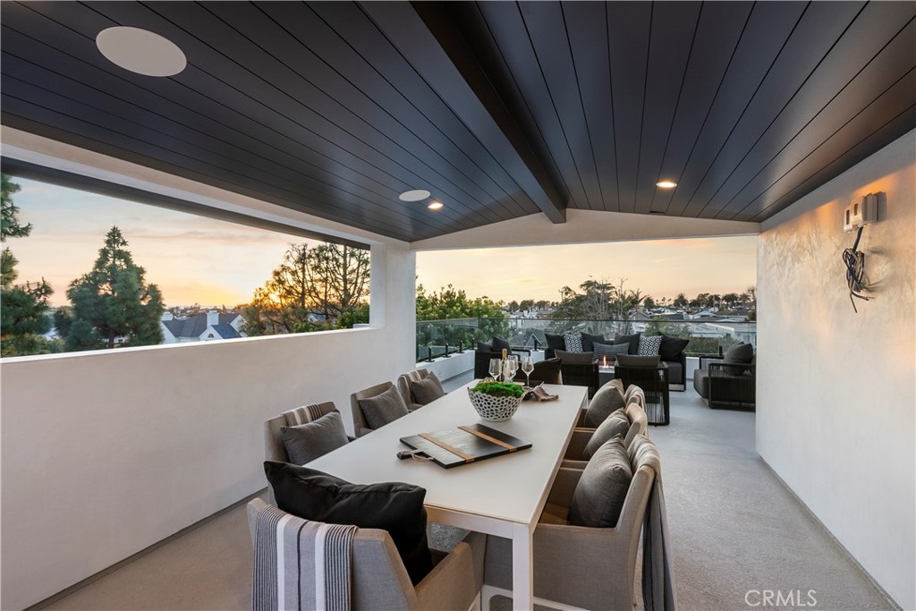Corona del Mar North of PCH (CNHW) - Residential