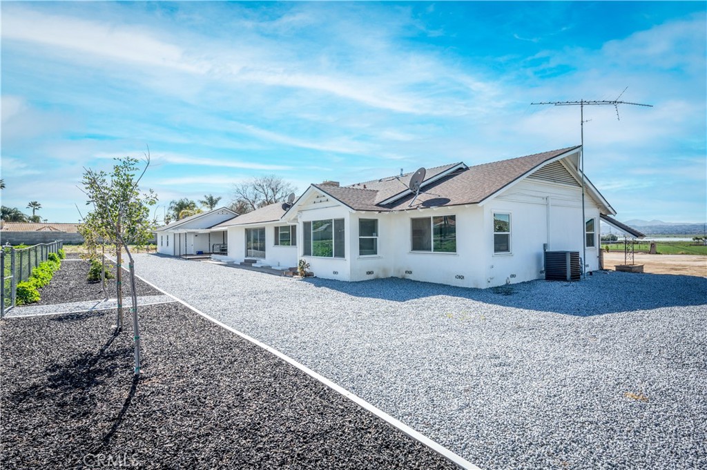 Photo 17 of 42 of 22060 Olivas Avenue property