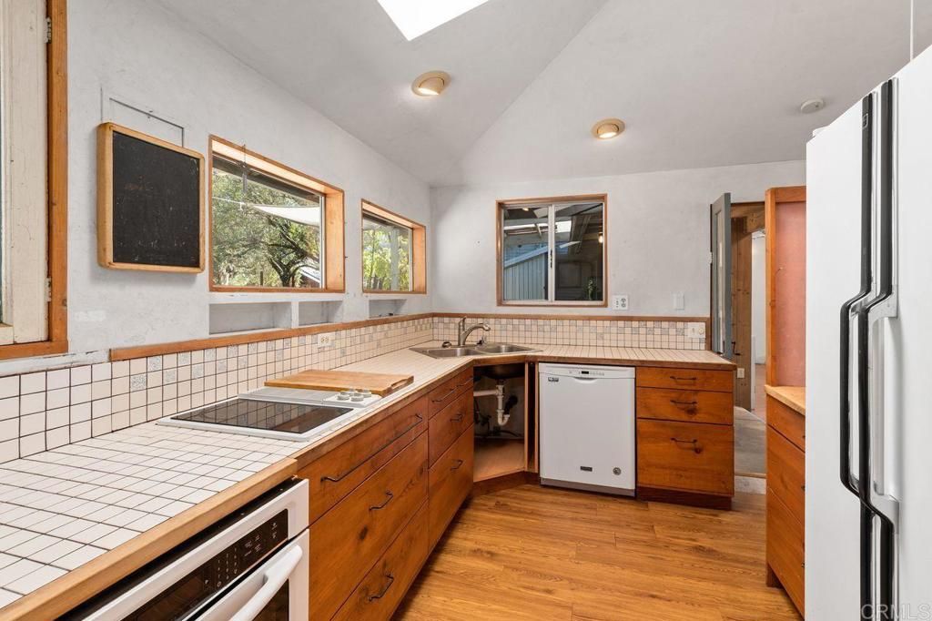 listing image 130726412978408369866