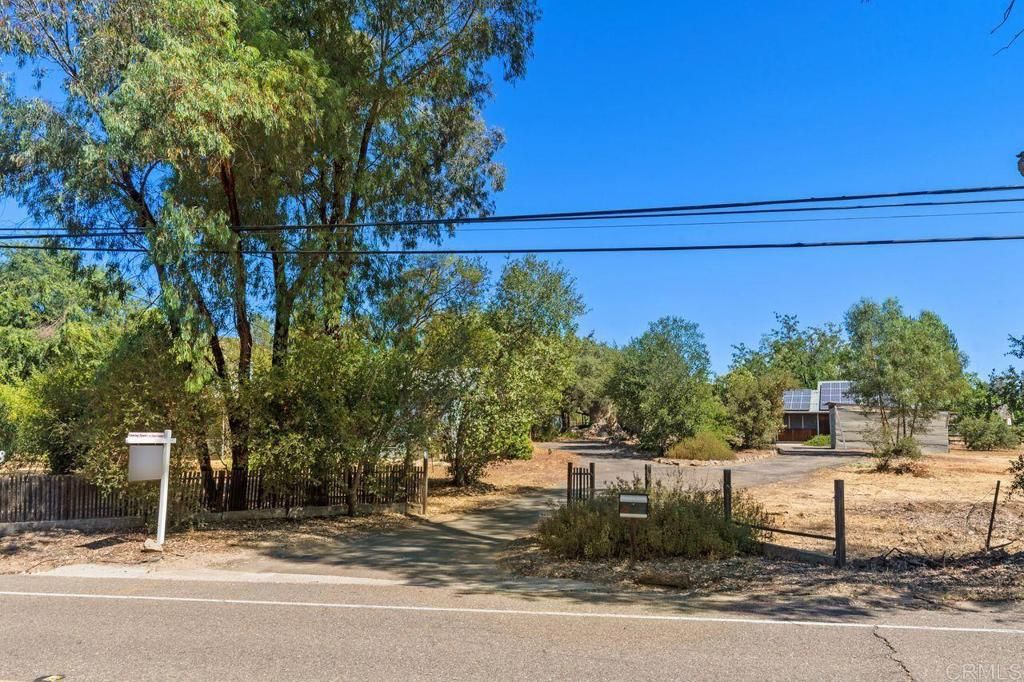listing image 130725405480204951775
