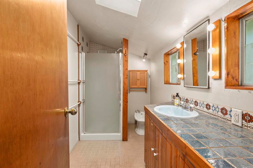 listing image 130727785189162625123
