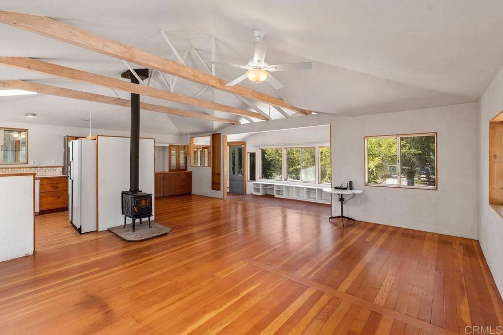 listing image 130726294864392208827
