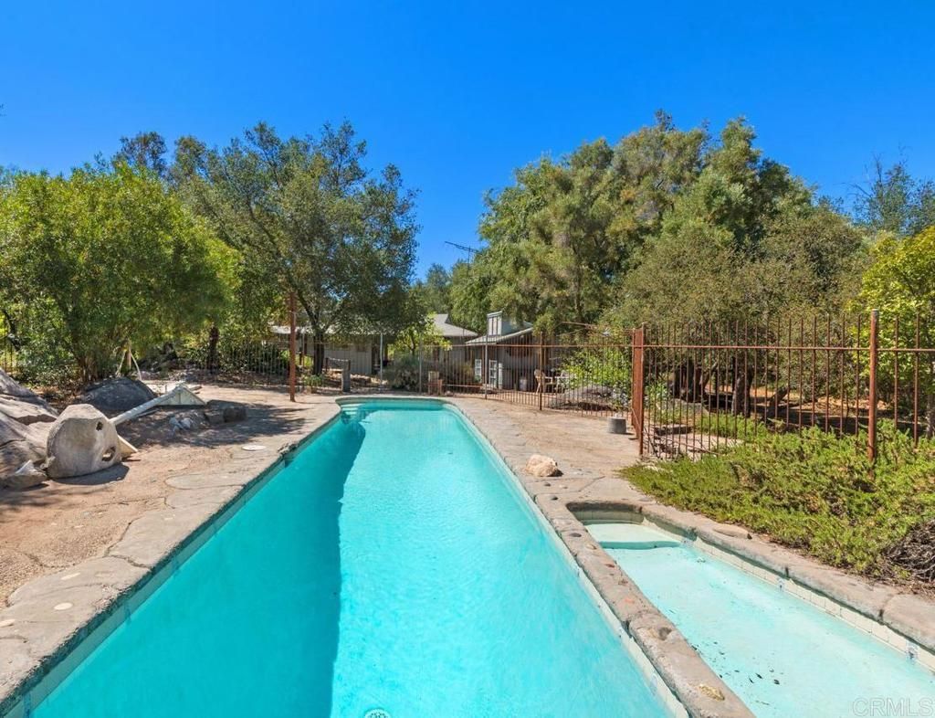 listing image 130726940266758526039
