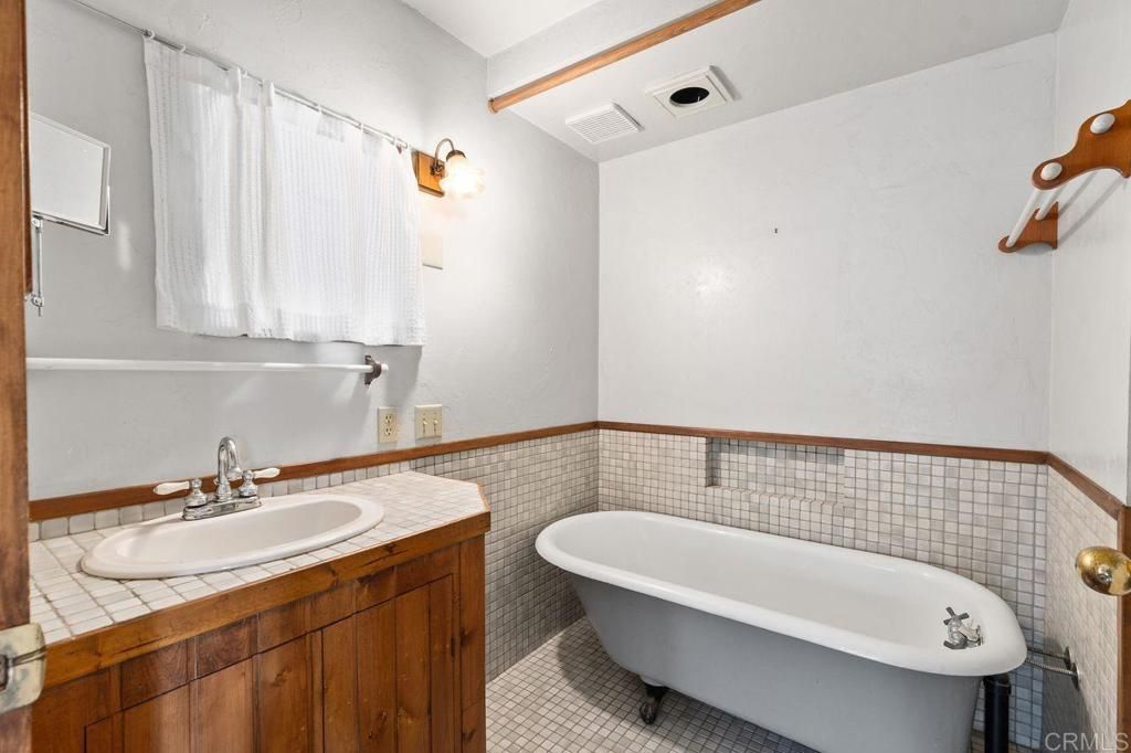 listing image 130720332815340187385